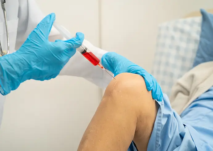 doctor inject Hyaluronic acid into knee of senior woman